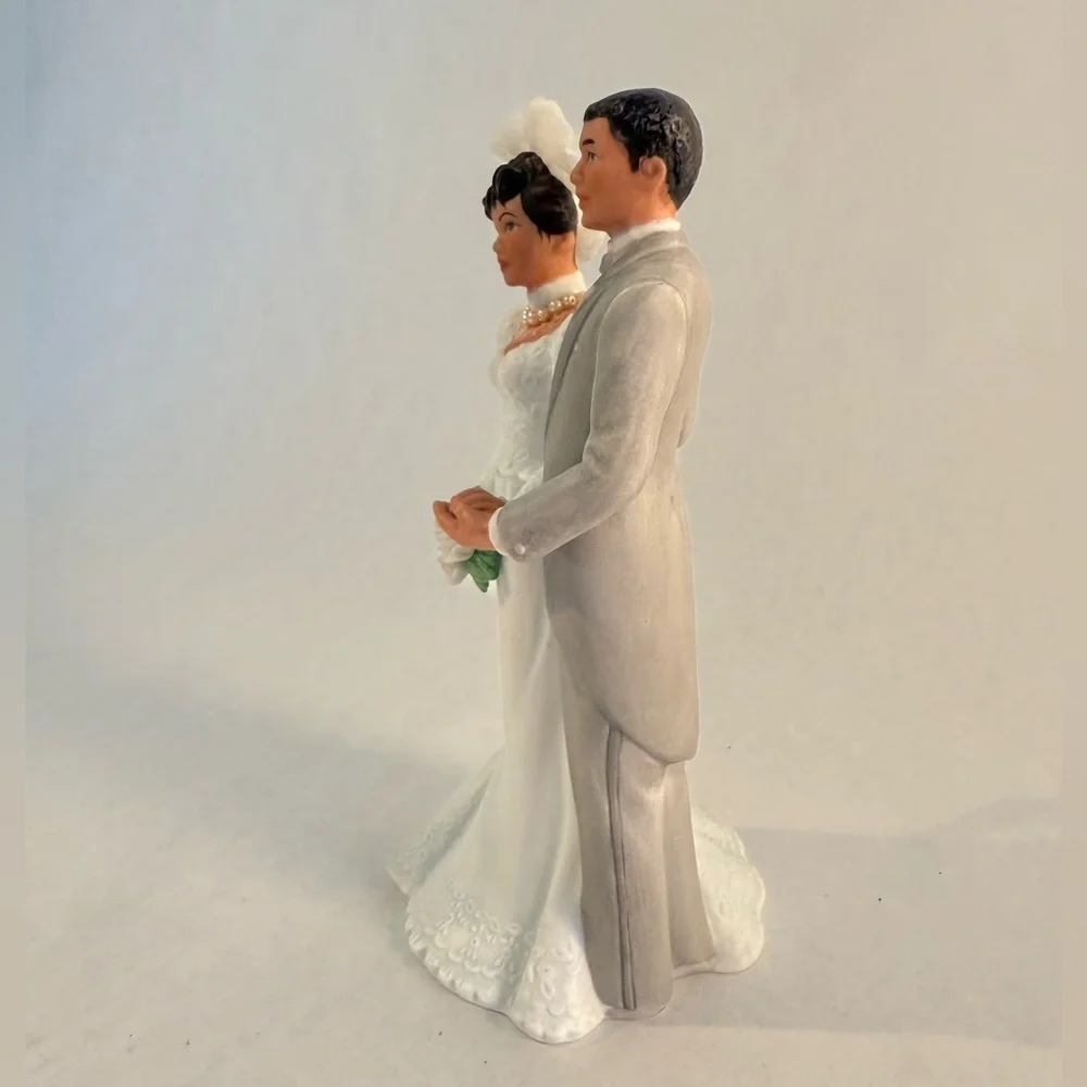 Elegant Vintage Wedding Cake Topper with Bride and Groom NWOT